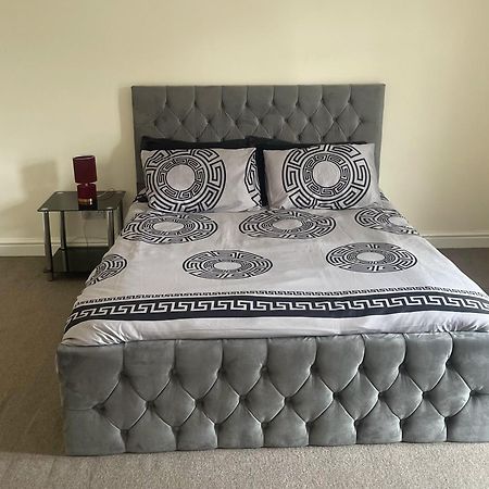 2-Bed Apartment - Sleeps 4 - Street Parking - Wifi Manchester Esterno foto