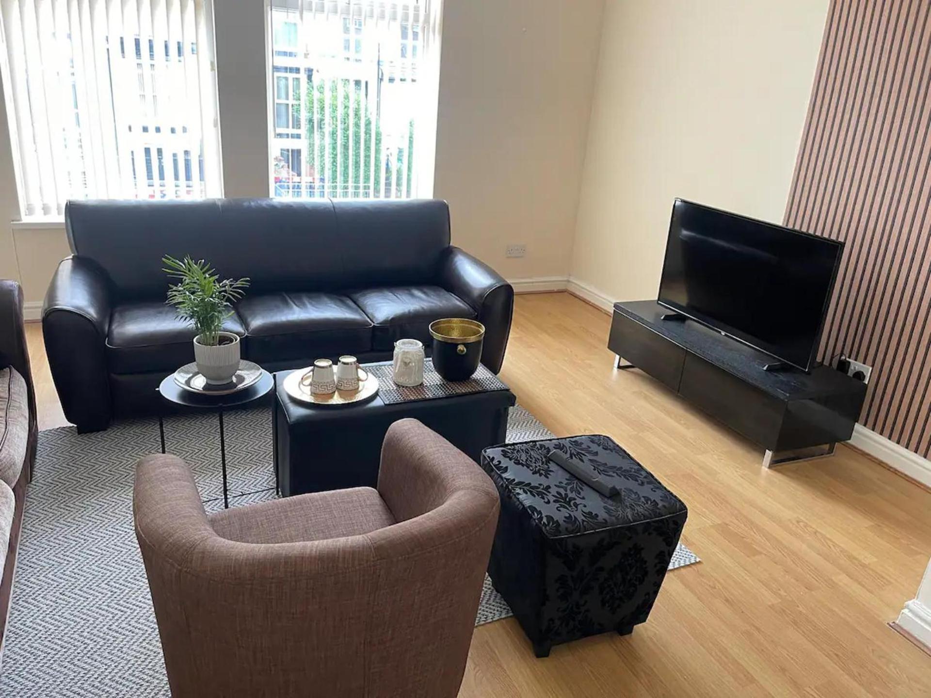 2-Bed Apartment - Sleeps 4 - Street Parking - Wifi Manchester Esterno foto