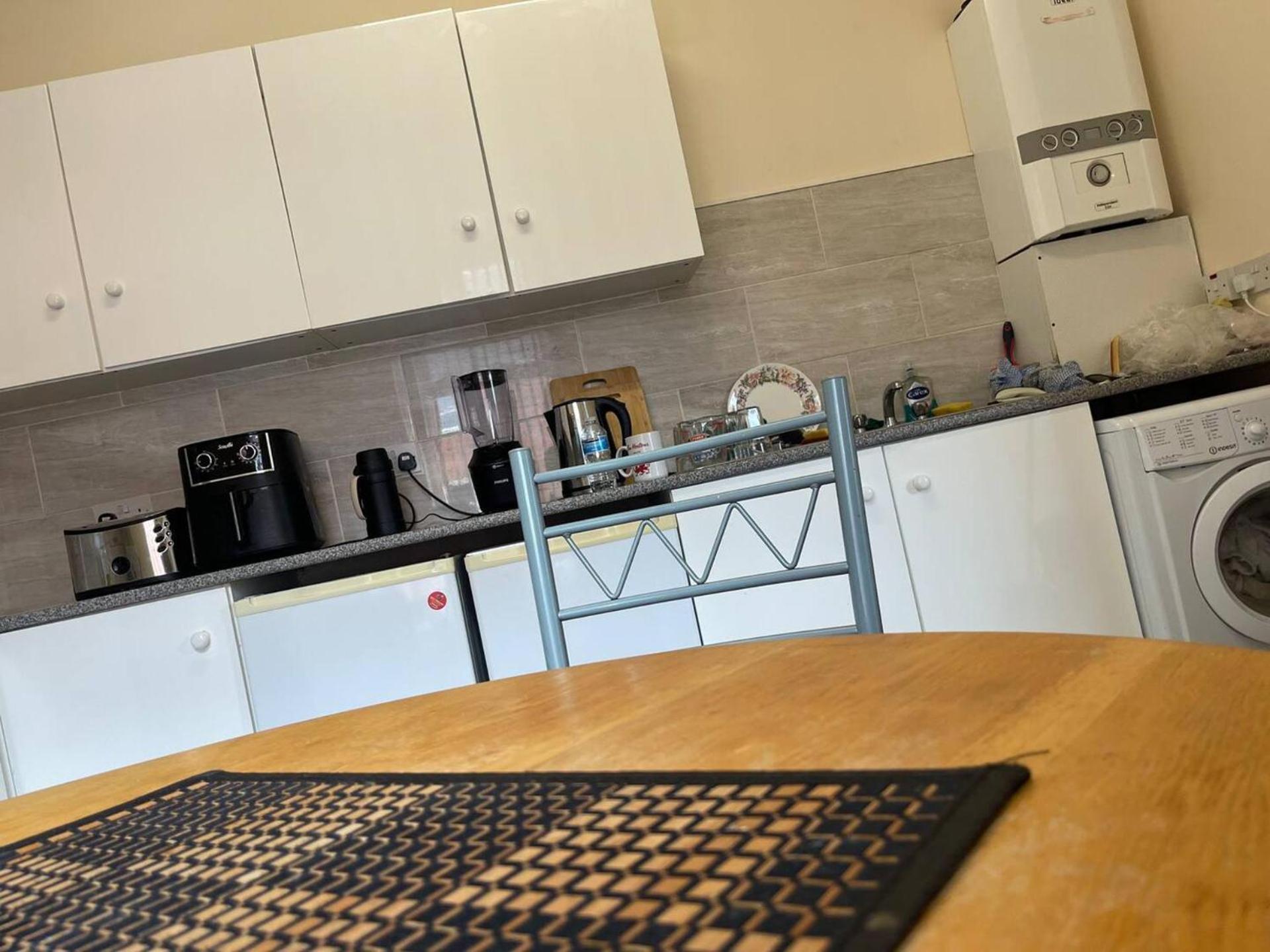 2-Bed Apartment - Sleeps 4 - Street Parking - Wifi Manchester Esterno foto
