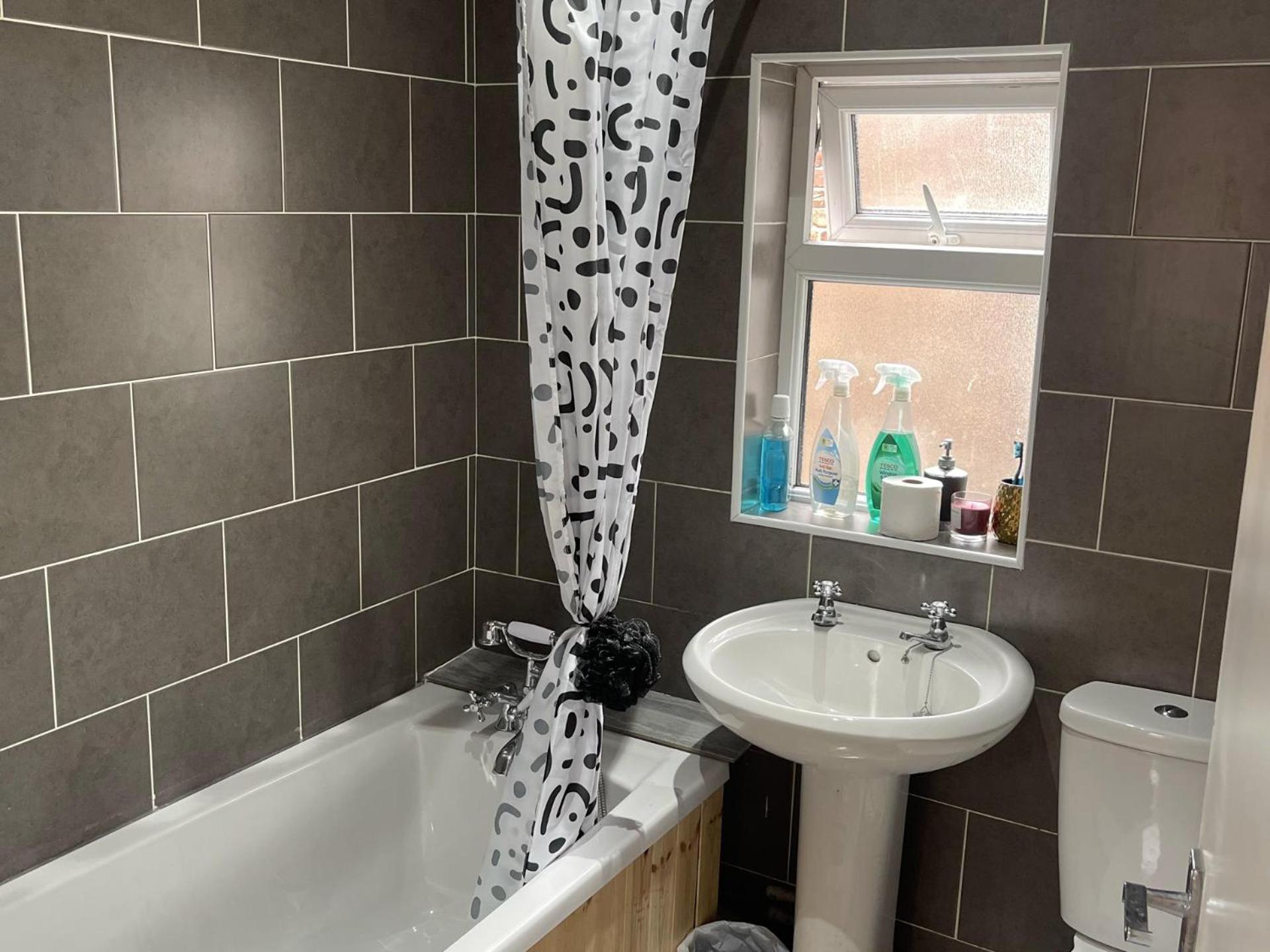 2-Bed Apartment - Sleeps 4 - Street Parking - Wifi Manchester Esterno foto