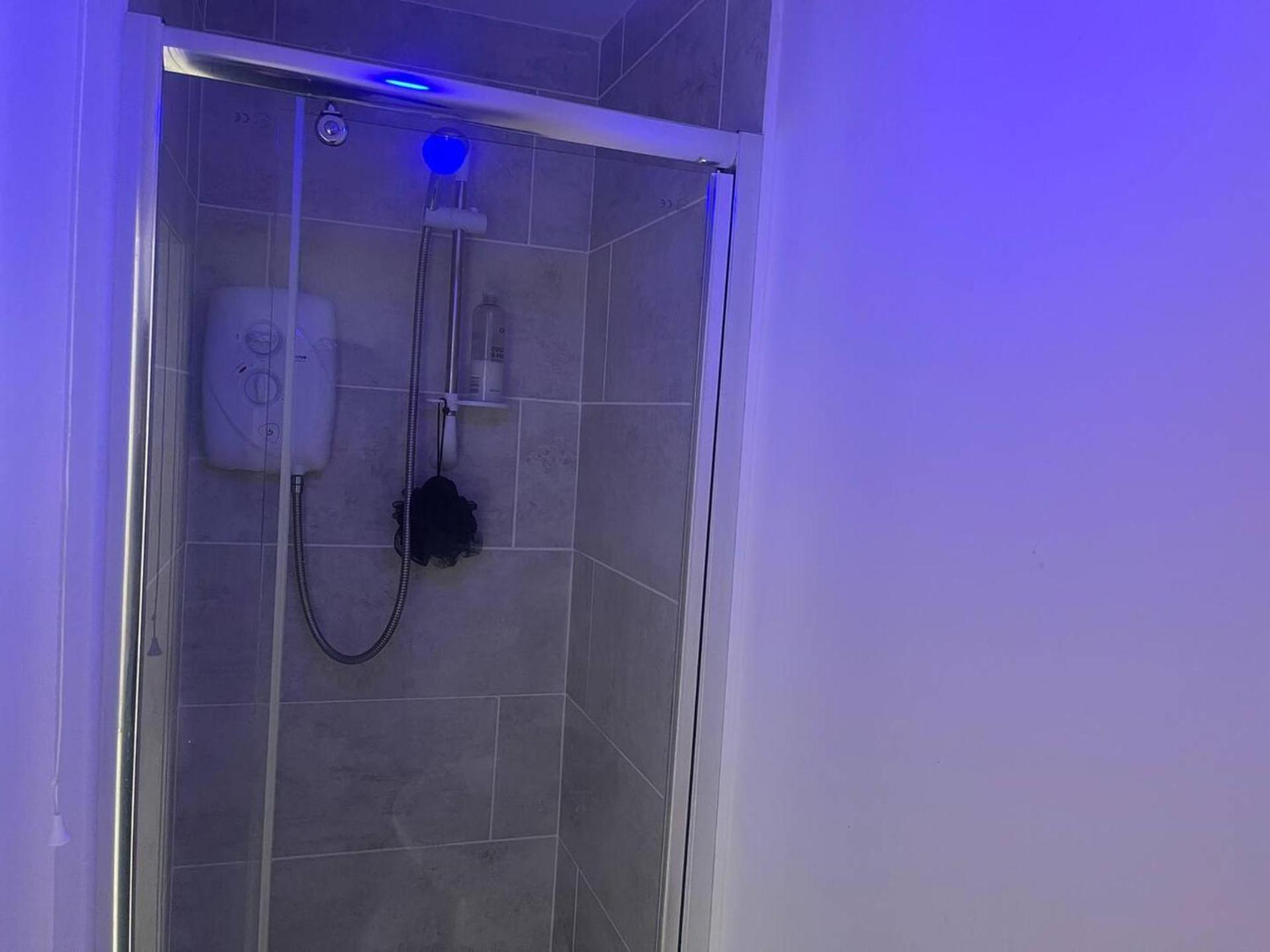 2-Bed Apartment - Sleeps 4 - Street Parking - Wifi Manchester Esterno foto