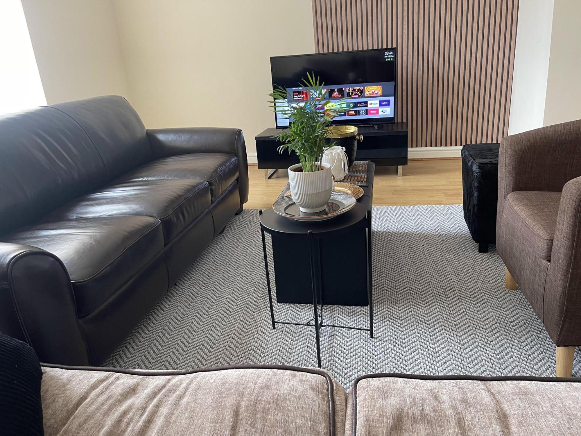 2-Bed Apartment - Sleeps 4 - Street Parking - Wifi Manchester Esterno foto