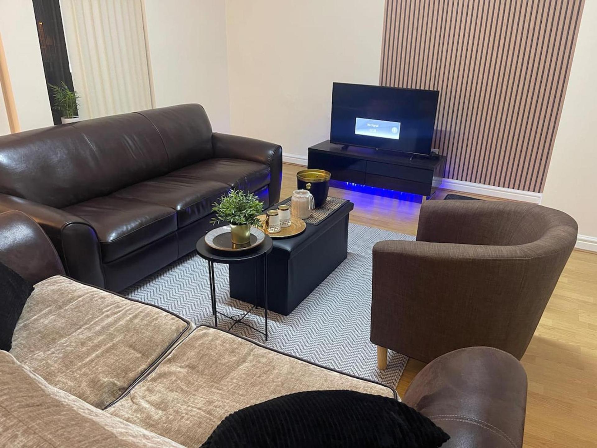 2-Bed Apartment - Sleeps 4 - Street Parking - Wifi Manchester Esterno foto