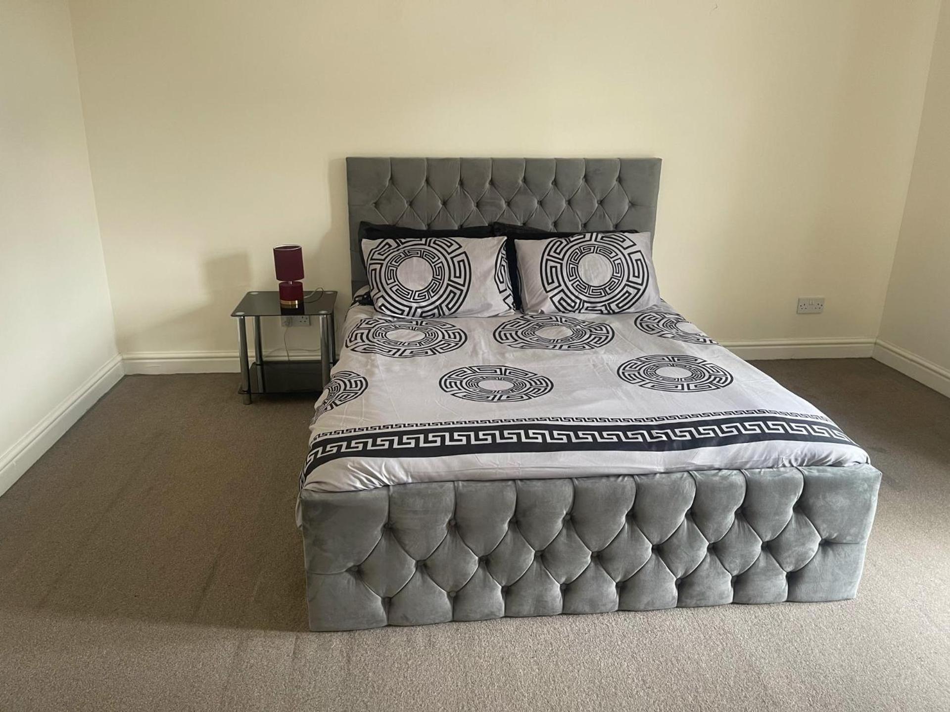 2-Bed Apartment - Sleeps 4 - Street Parking - Wifi Manchester Esterno foto