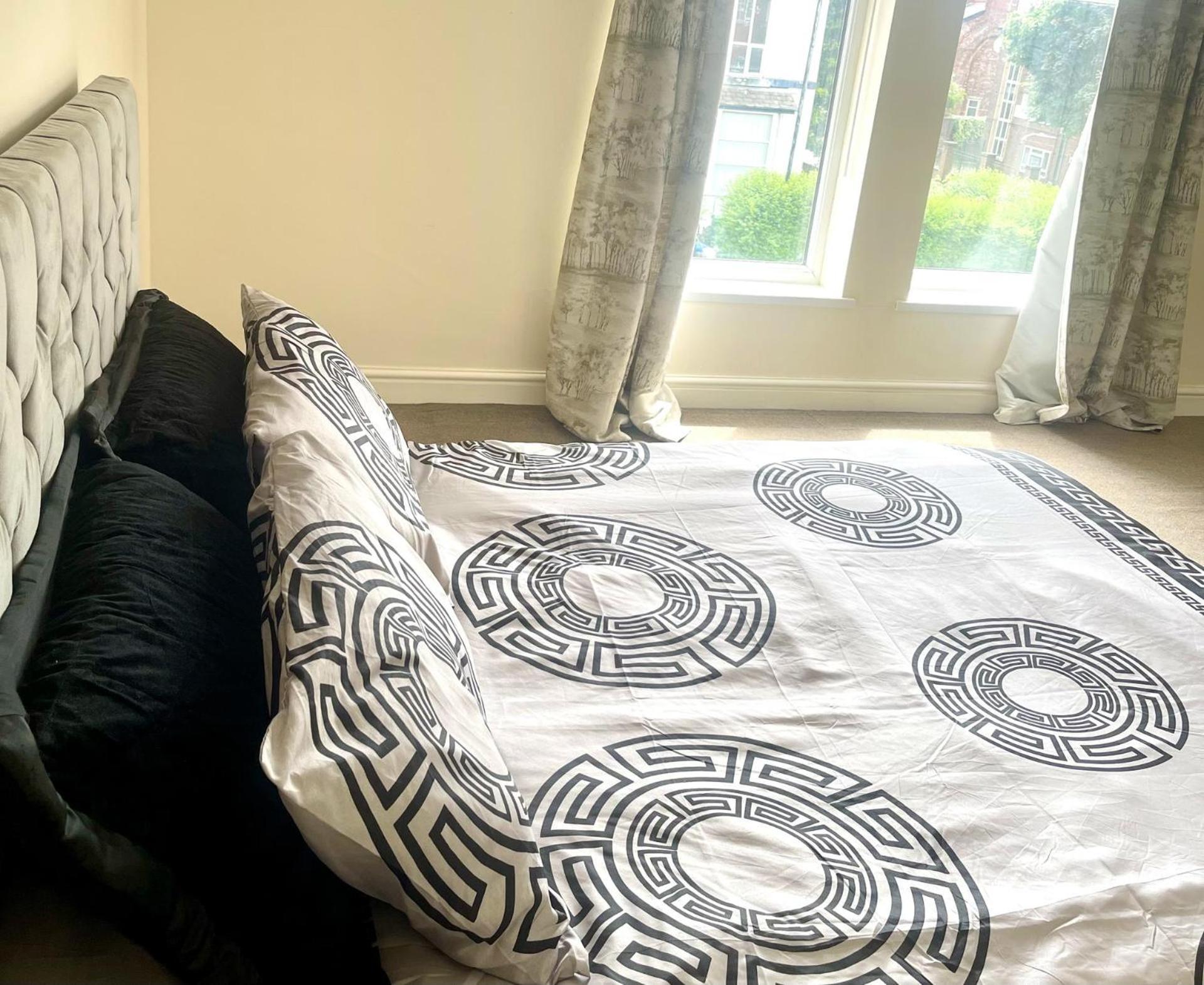 2-Bed Apartment - Sleeps 4 - Street Parking - Wifi Manchester Esterno foto