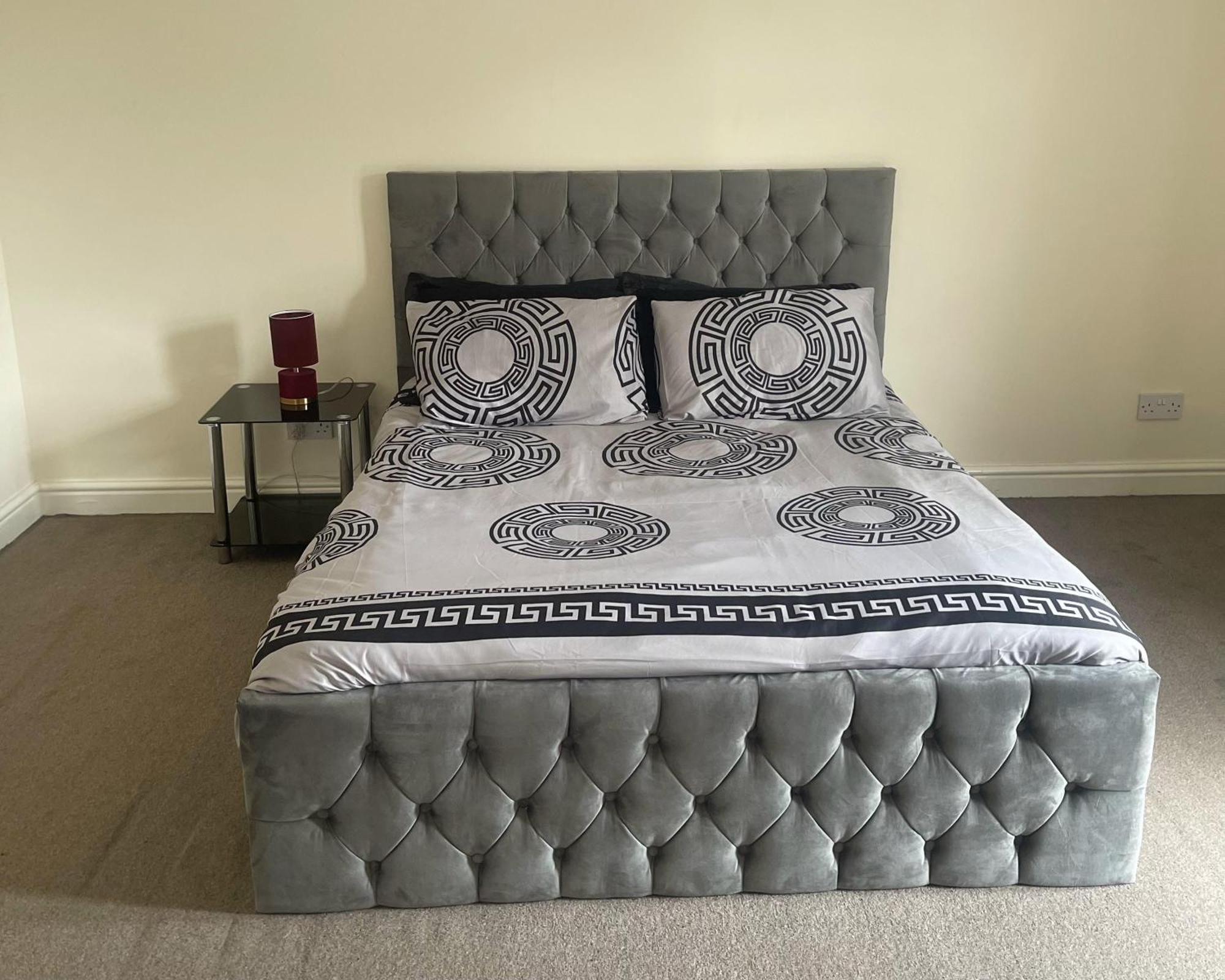 2-Bed Apartment - Sleeps 4 - Street Parking - Wifi Manchester Esterno foto